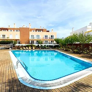 T2 Gardens Piscina E Holiday home